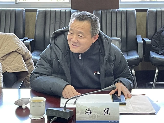 如何在篮球训练营中改善比赛策略?_1